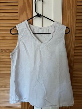 Chigant Casual White V-Neck Sleeveless Tank Top size medium